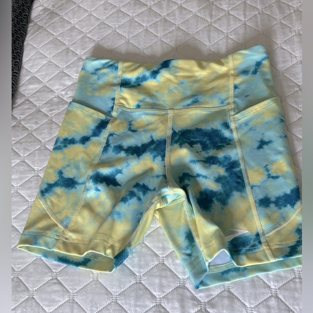 Brooks 5” Fitted Shorts, Size Small, Yellow/ Teal Tie Dye